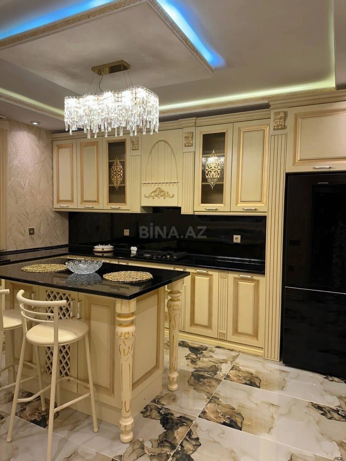 Satılır 6 otaqlı həyət evi 240 m²