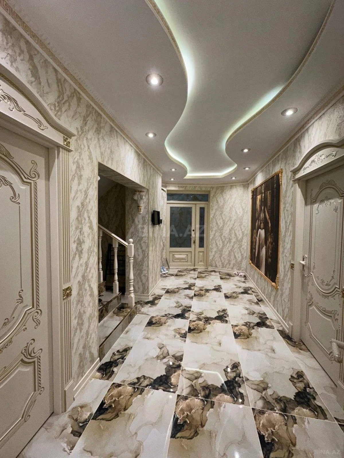 Satılır 6 otaqlı həyət evi 240 m²