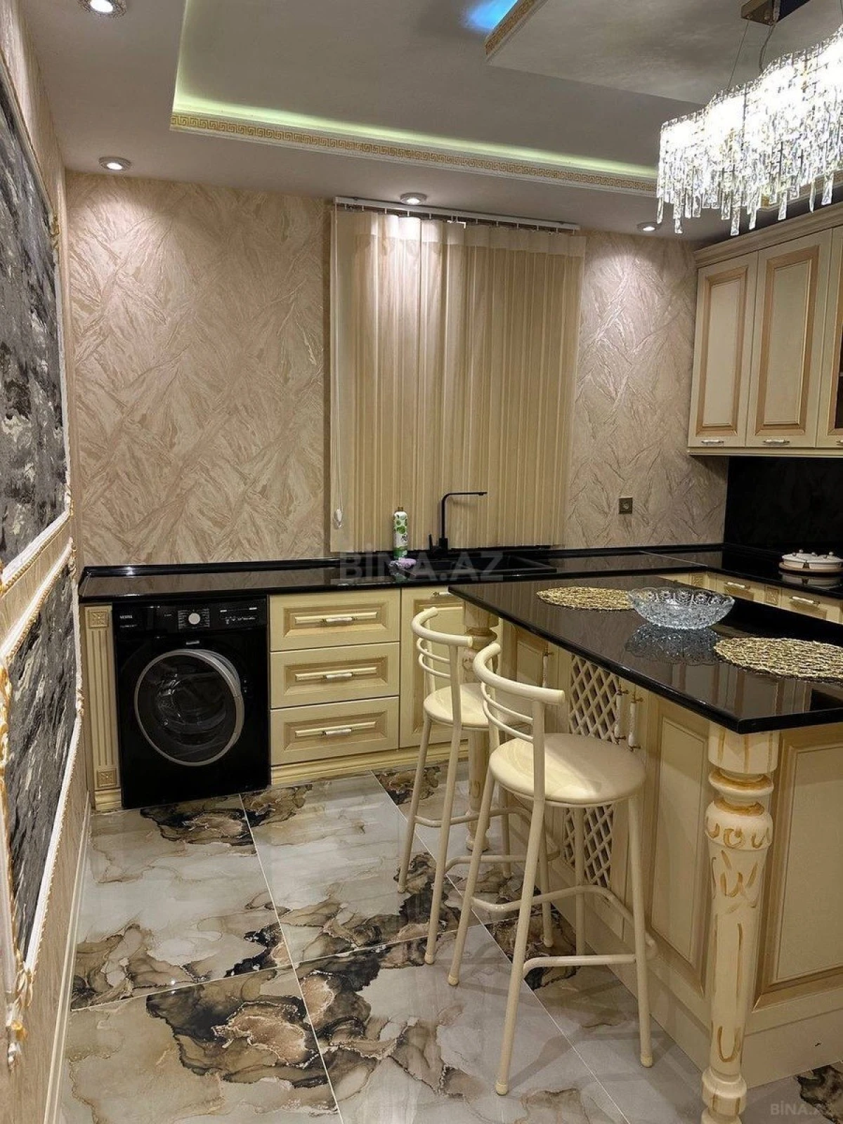 Satılır 6 otaqlı həyət evi 240 m²