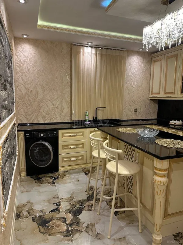 Satılır 6 otaqlı həyət evi 240 m²