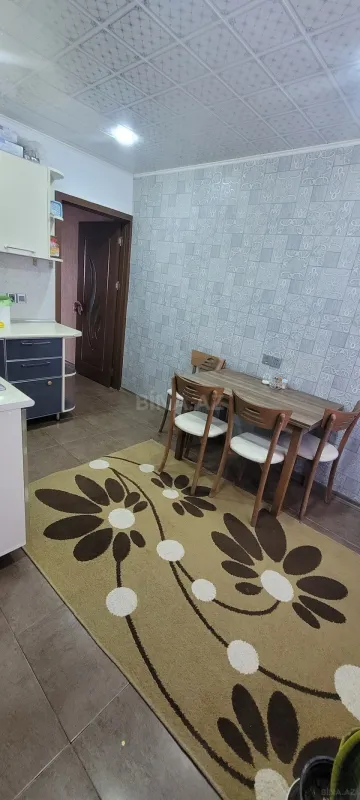 Satılır 3 otaqlı mənzil 200 m²