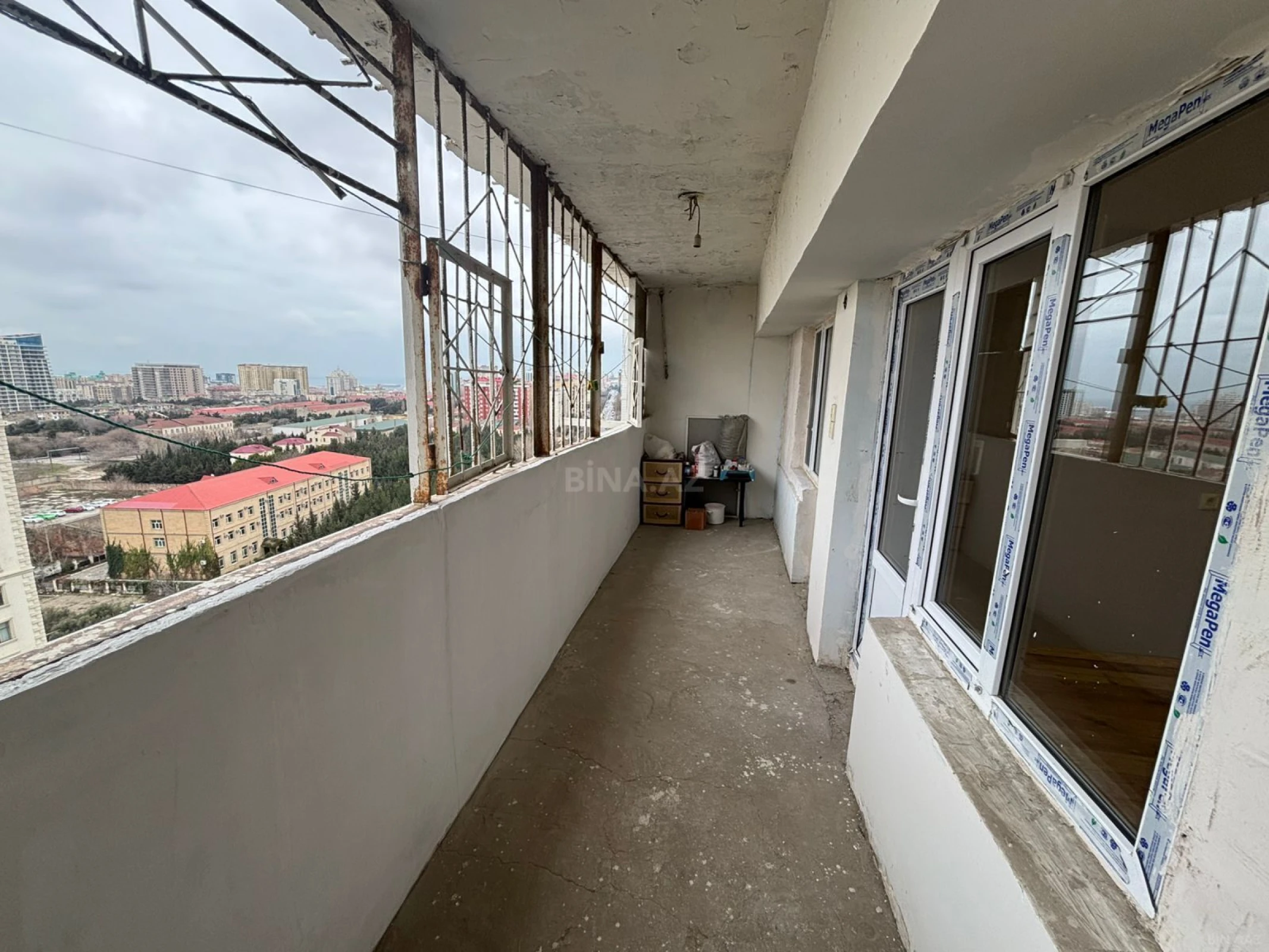 Satılır 3 otaqlı mənzil 200 m²