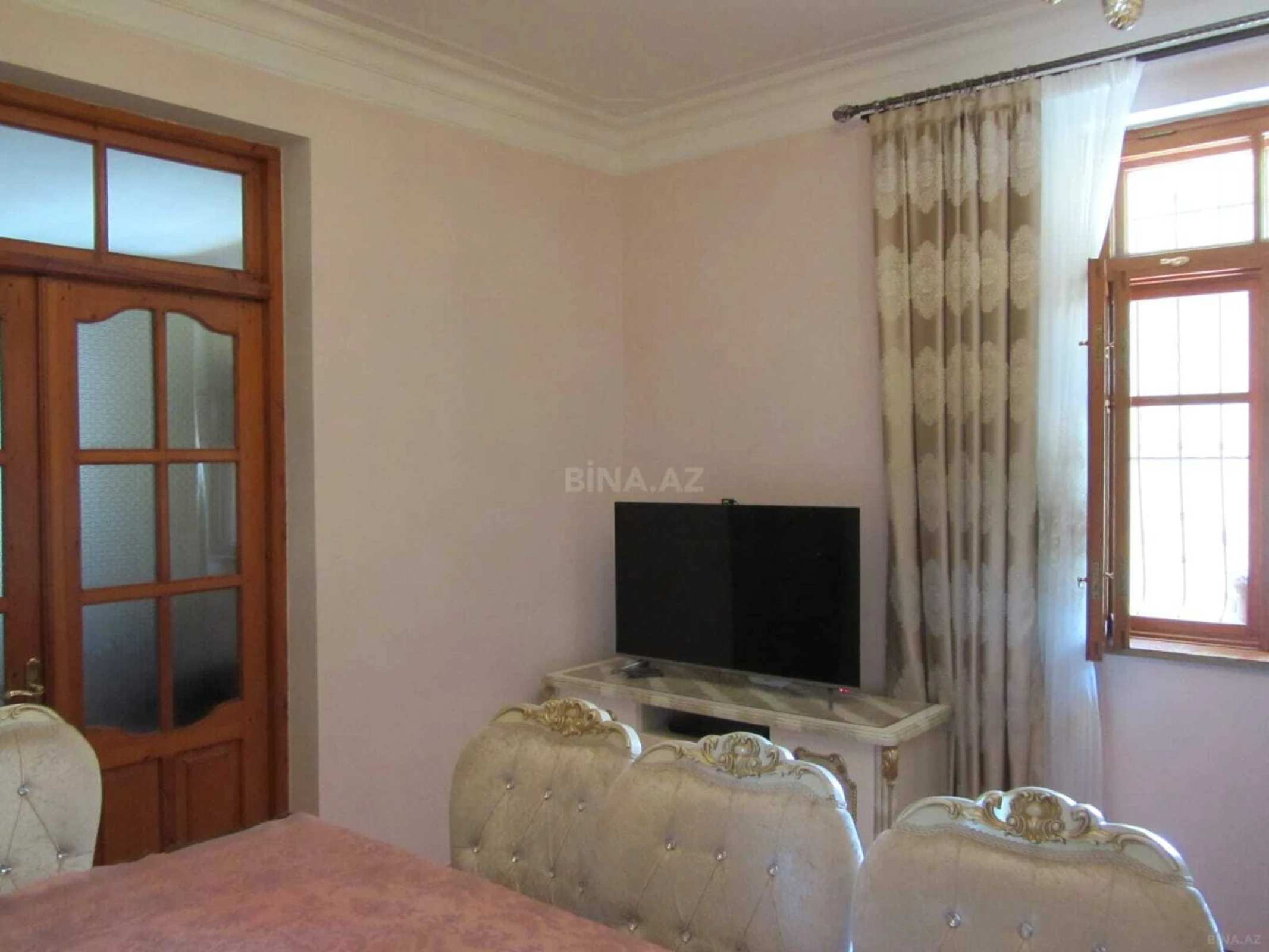 Satılır 6 otaqlı həyət evi 250 m²