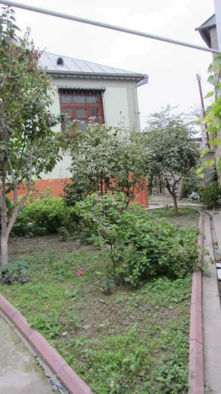 Satılır 6 otaqlı həyət evi 250 m²