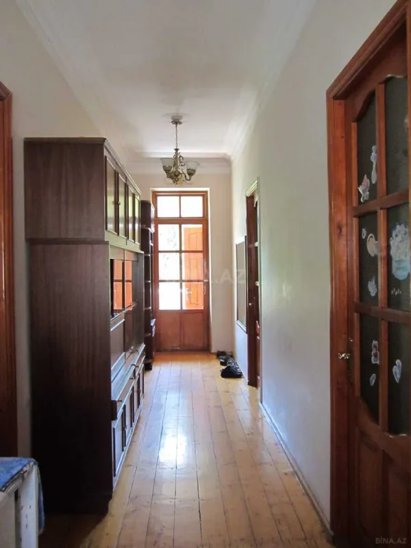 Satılır 6 otaqlı həyət evi 250 m²