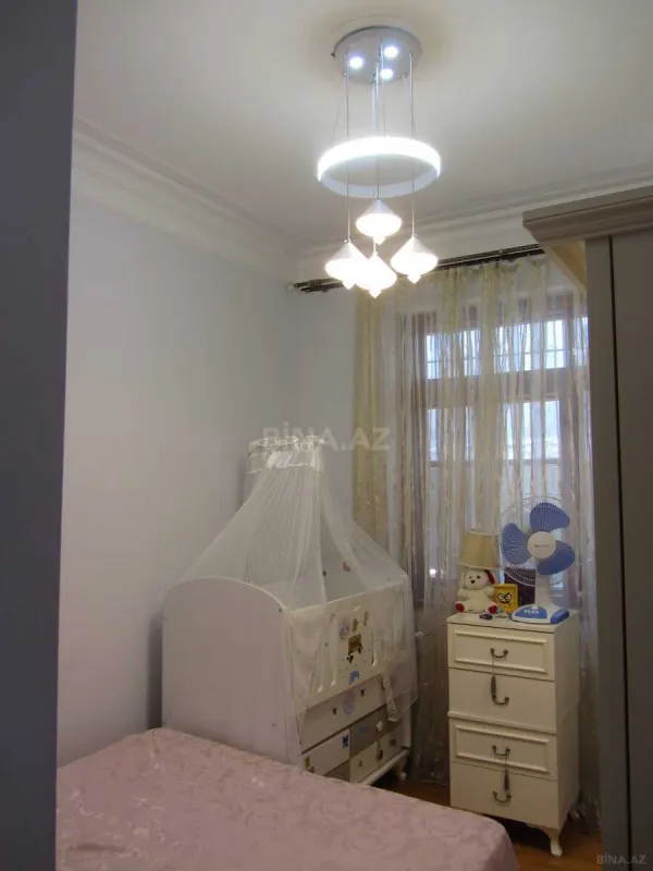 Satılır 6 otaqlı həyət evi 250 m²