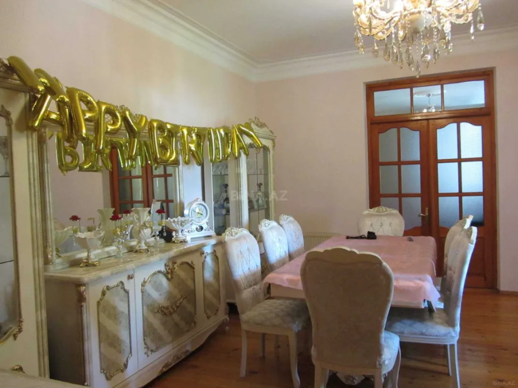 Satılır 6 otaqlı həyət evi 250 m²