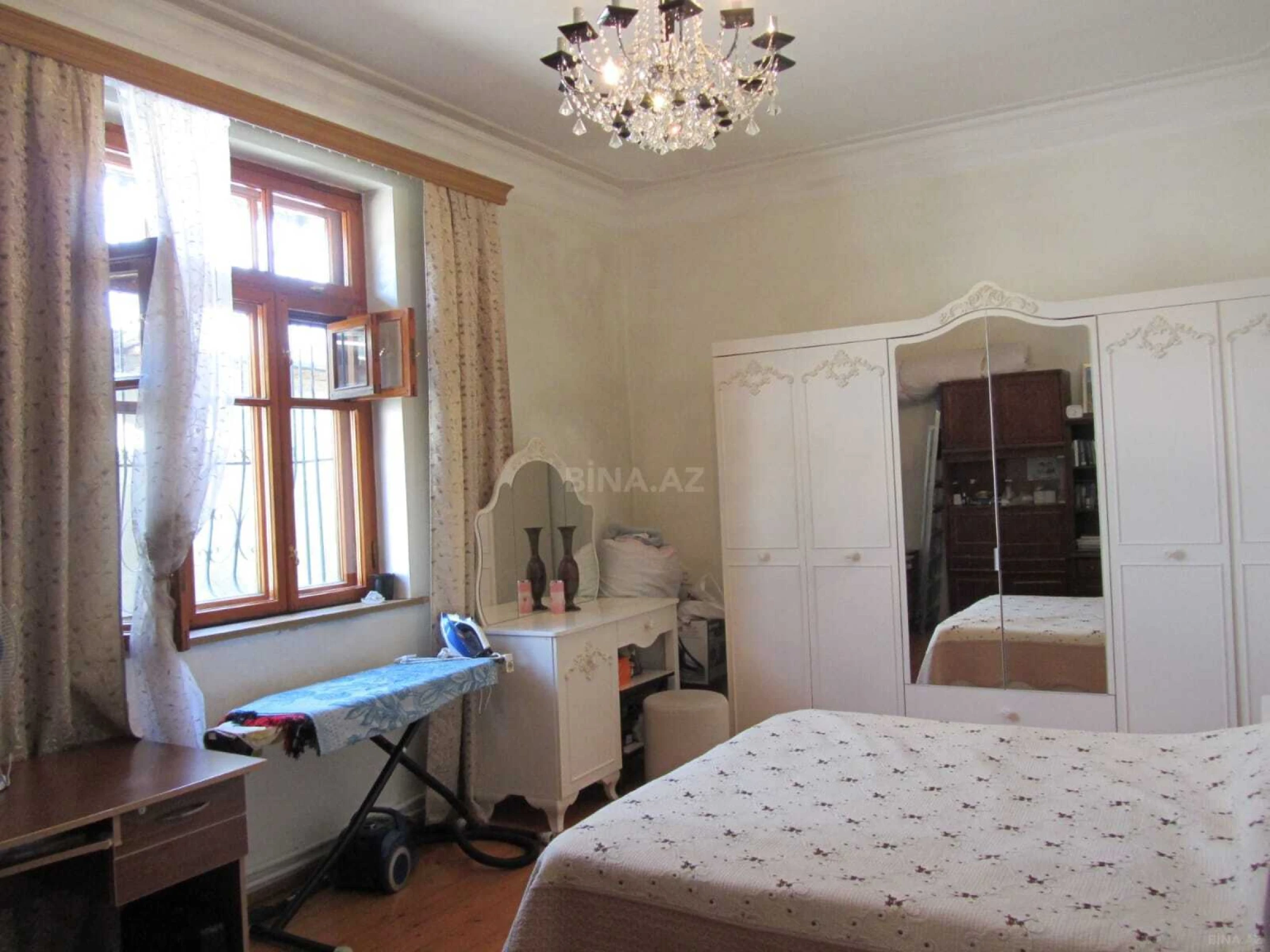 Satılır 6 otaqlı həyət evi 250 m²