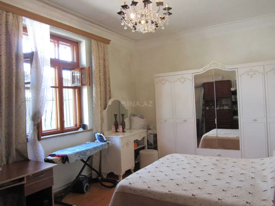 Satılır 6 otaqlı həyət evi 250 m²