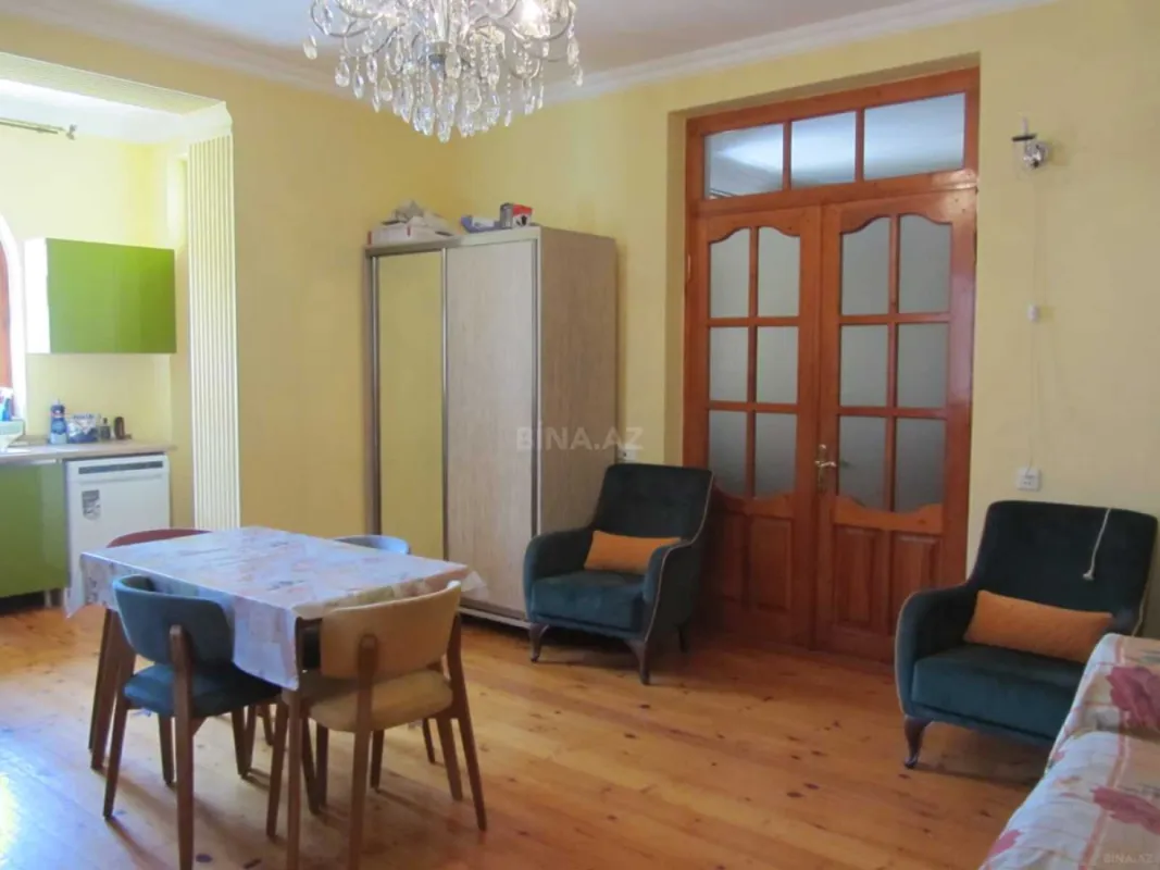 Satılır 6 otaqlı həyət evi 250 m²