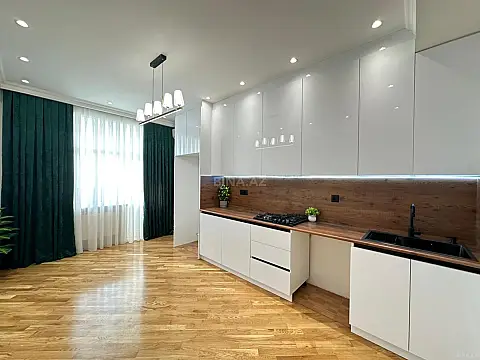 Satılır 3 otaqlı mənzil 115 m²