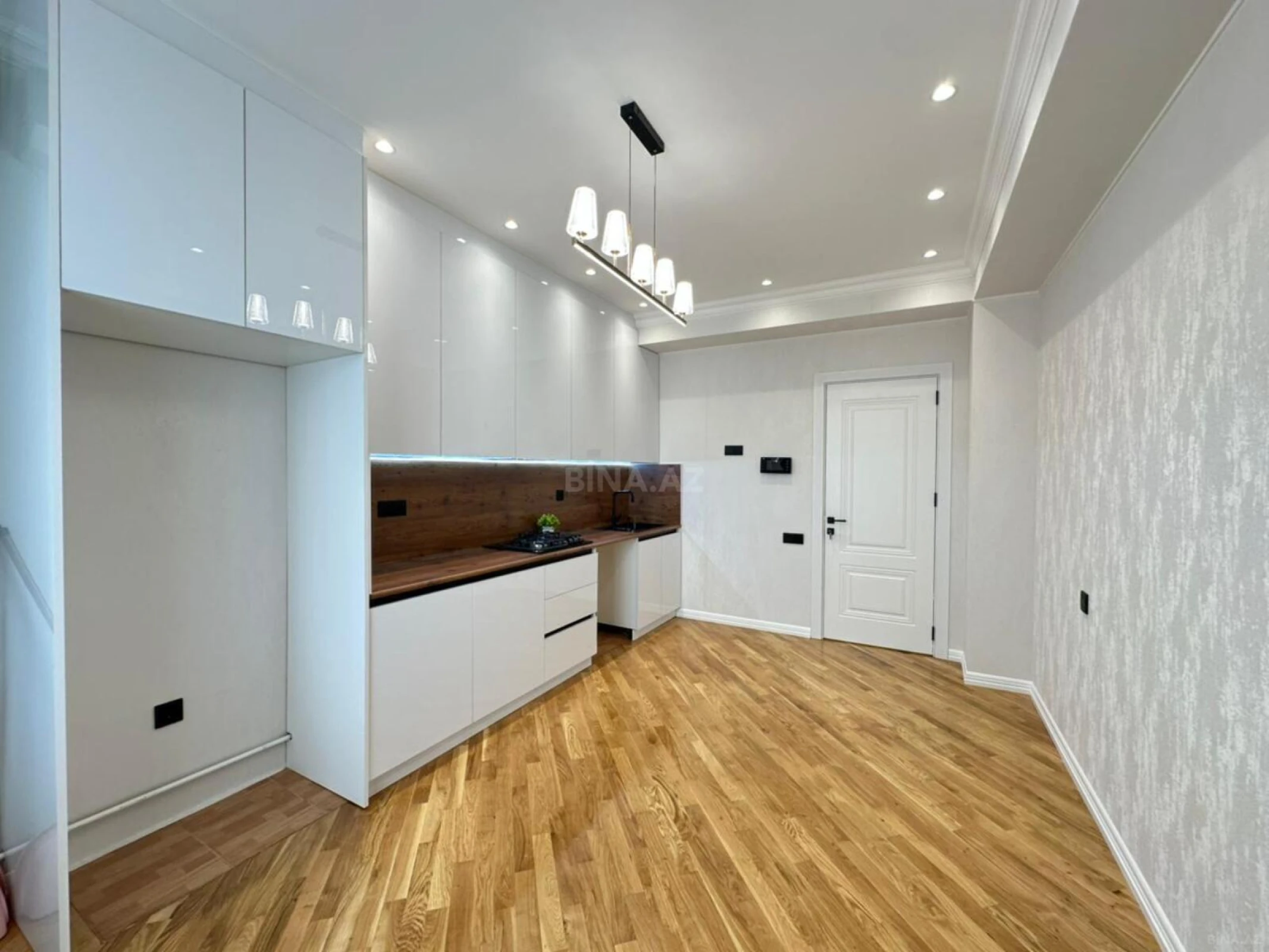 Satılır 3 otaqlı mənzil 115 m²