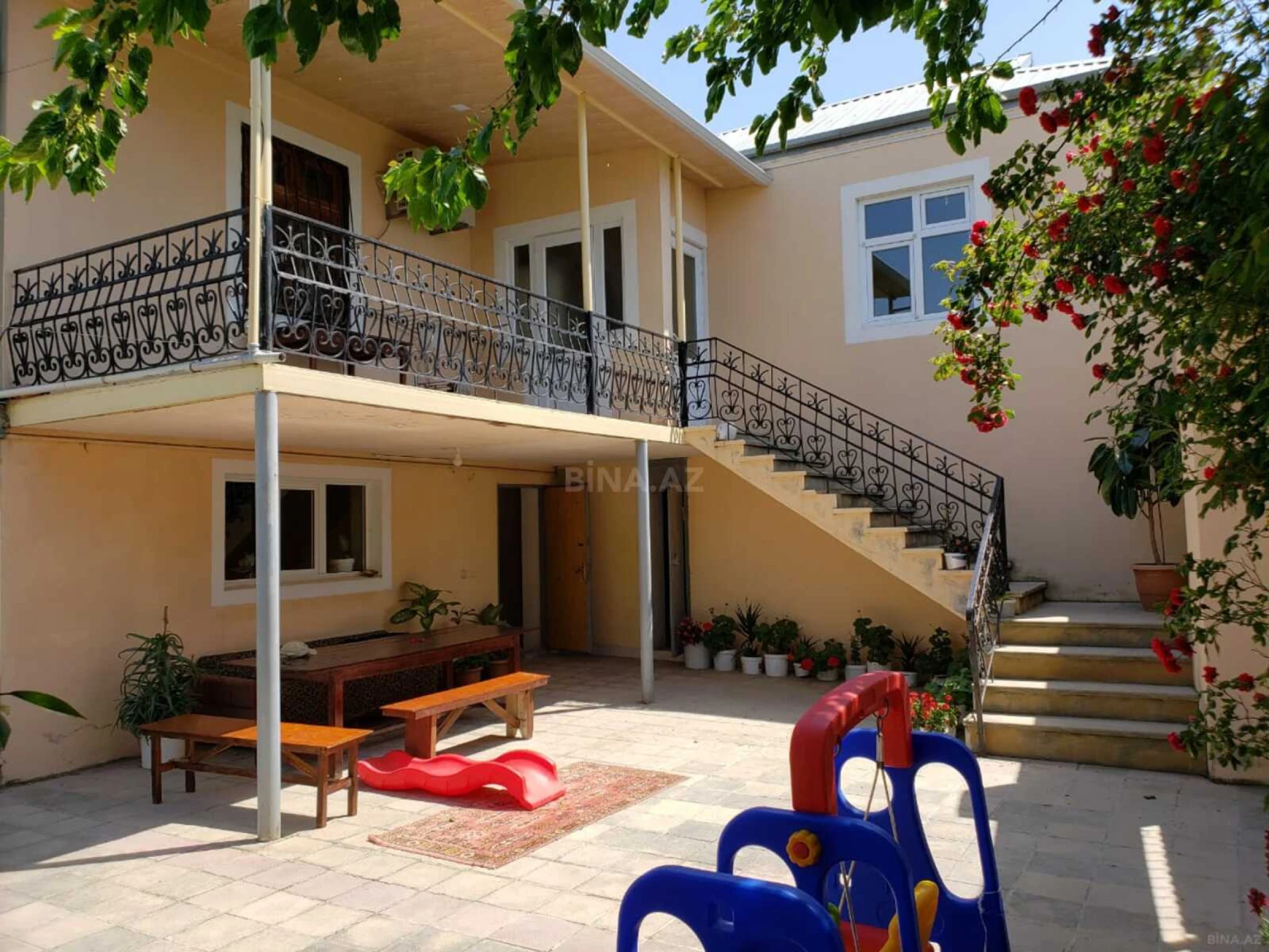Satılır 5 otaqlı həyət evi 154 m²