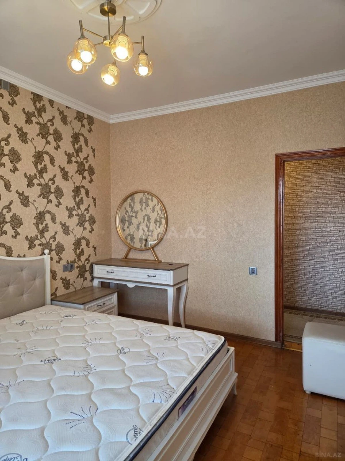 Kirayə verilir 2 otaqlı mənzil 65 m²