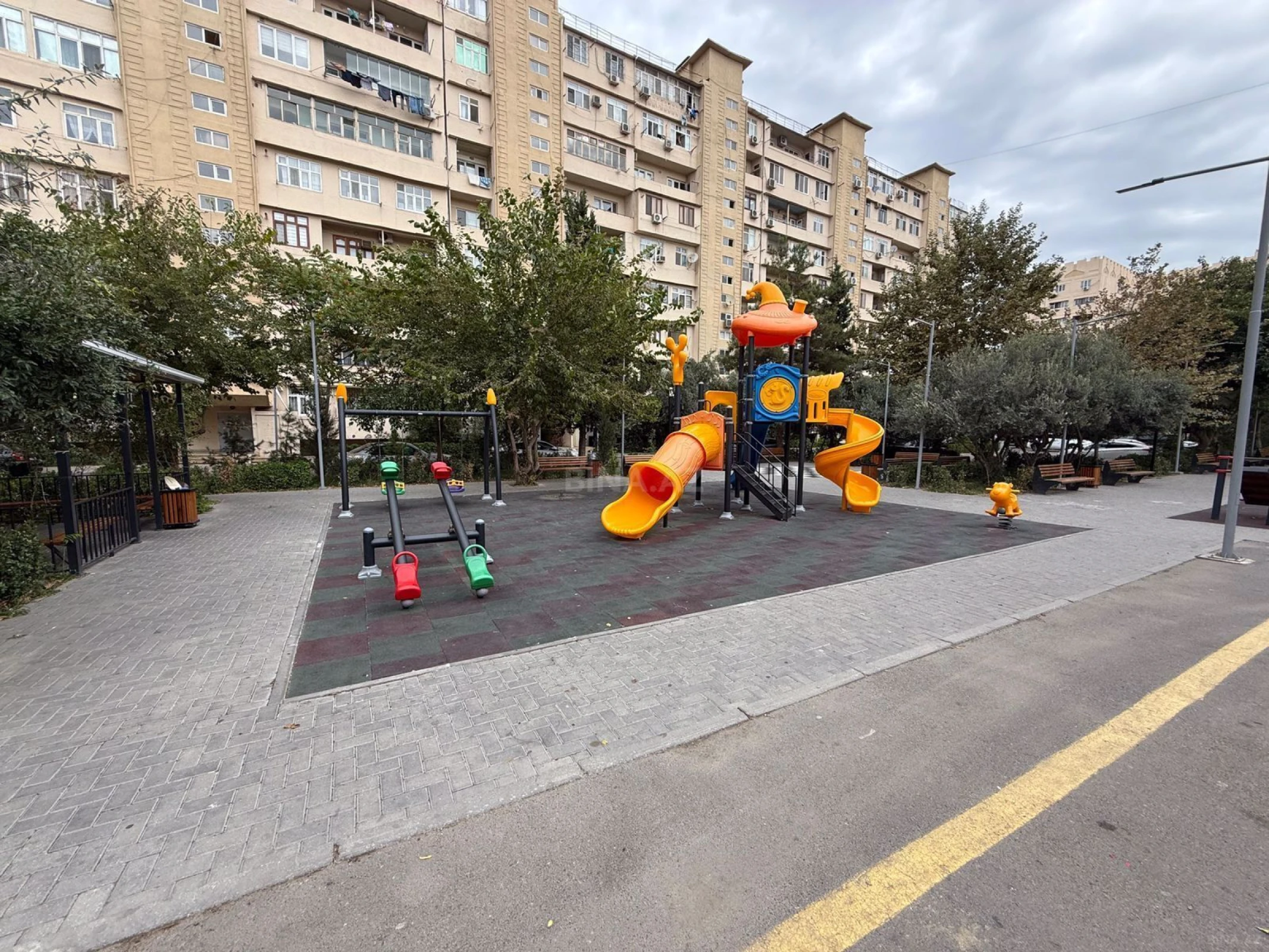 Satılır 4 otaqlı mənzil 100 m²