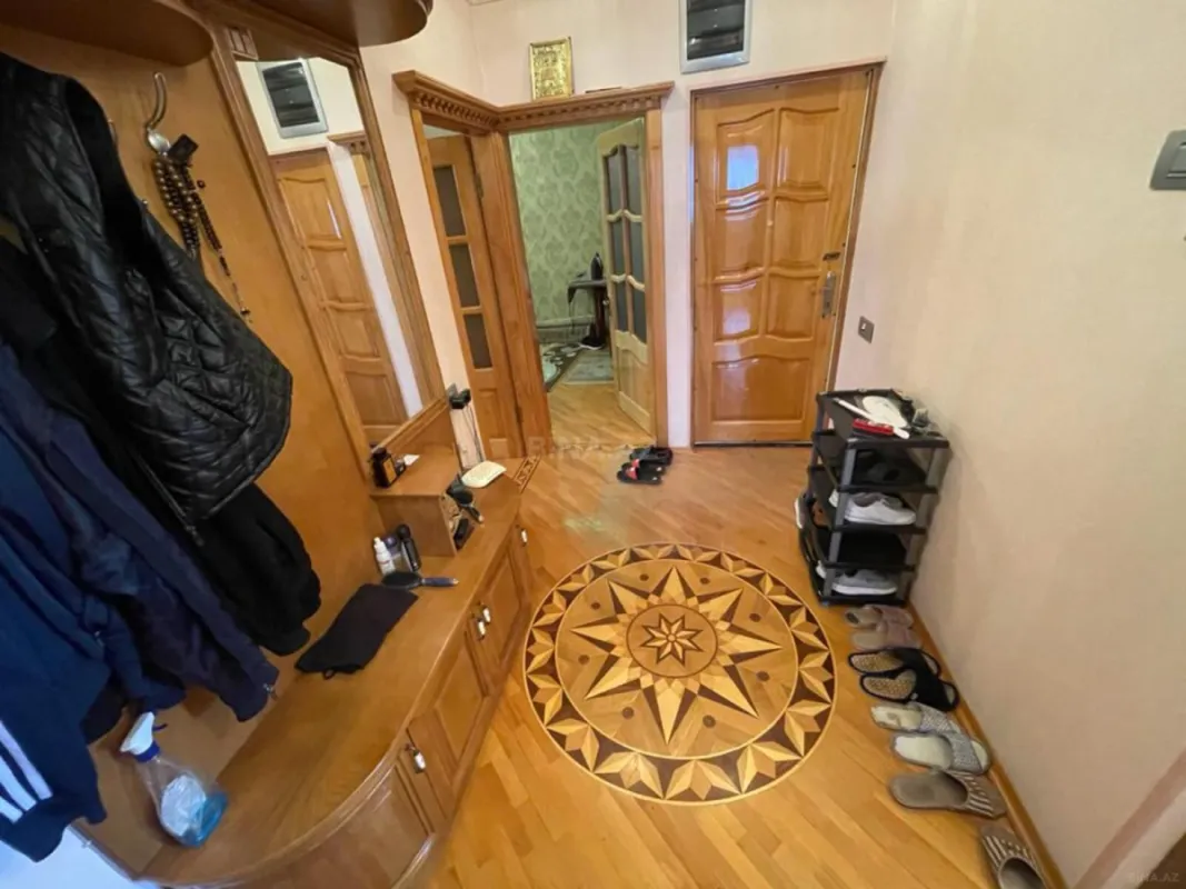 Satılır 4 otaqlı mənzil 100 m²