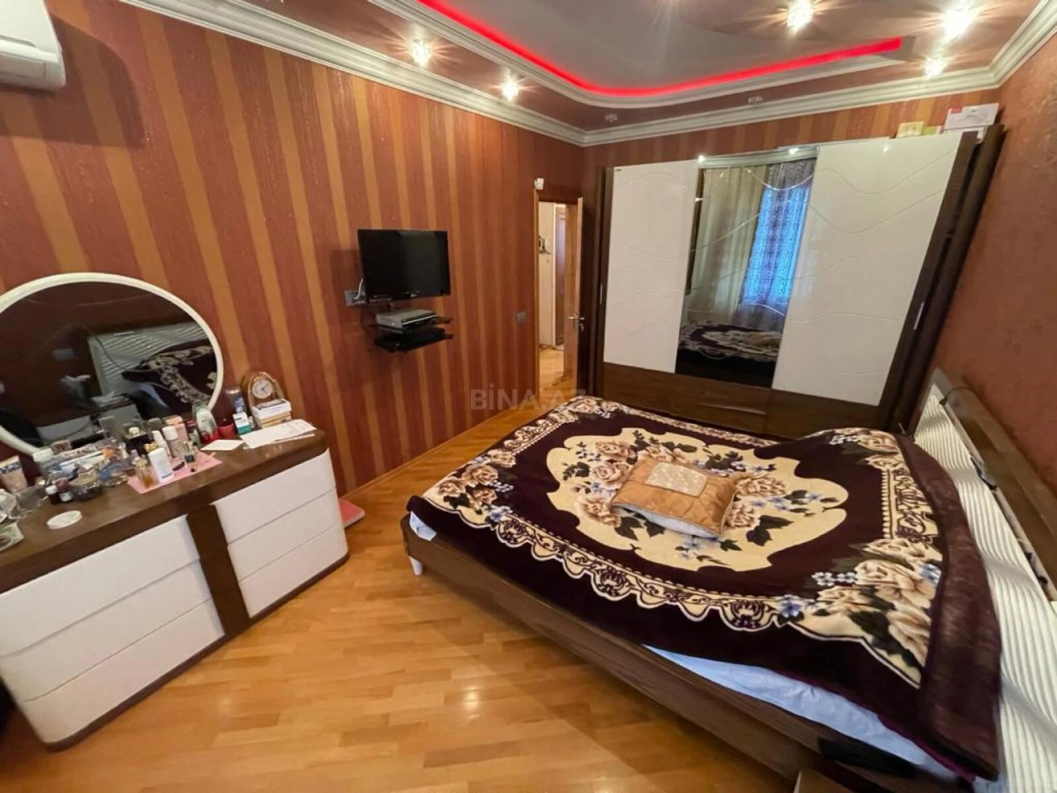Satılır 4 otaqlı mənzil 100 m²