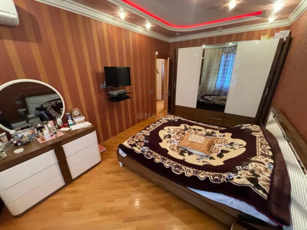 Satılır 4 otaqlı mənzil 100 m²