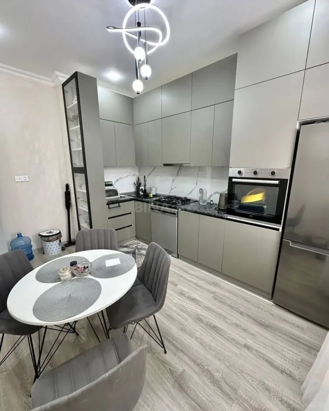 Kirayə verilir 2 otaqlı mənzil 85 m²