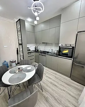 Kirayə verilir 2 otaqlı mənzil 85 m²