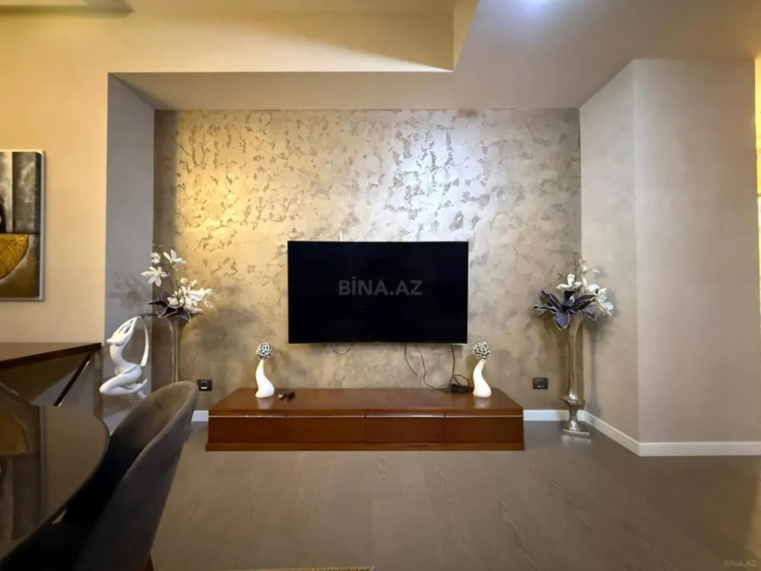 Kirayə verilir 2 otaqlı mənzil 75 m²