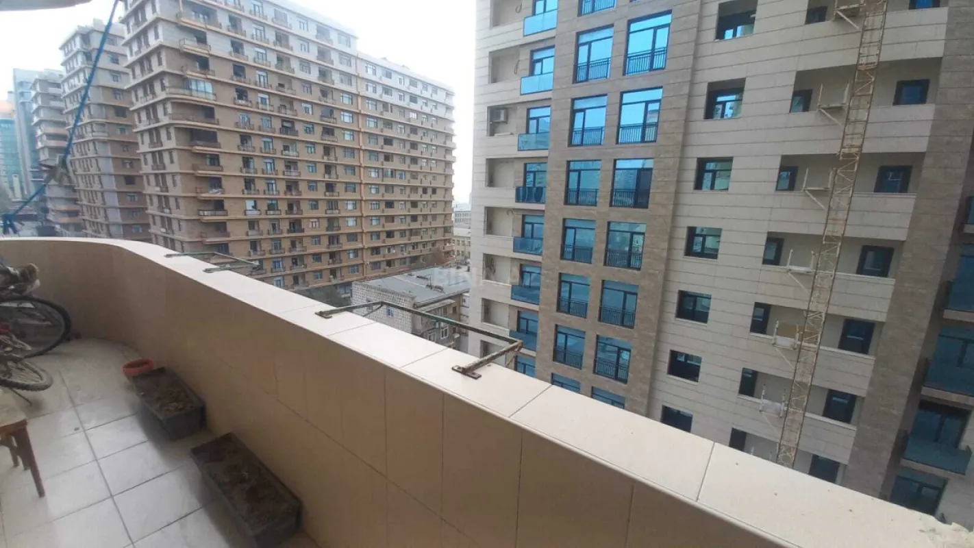 Satılır 3 otaqlı mənzil 128 m²