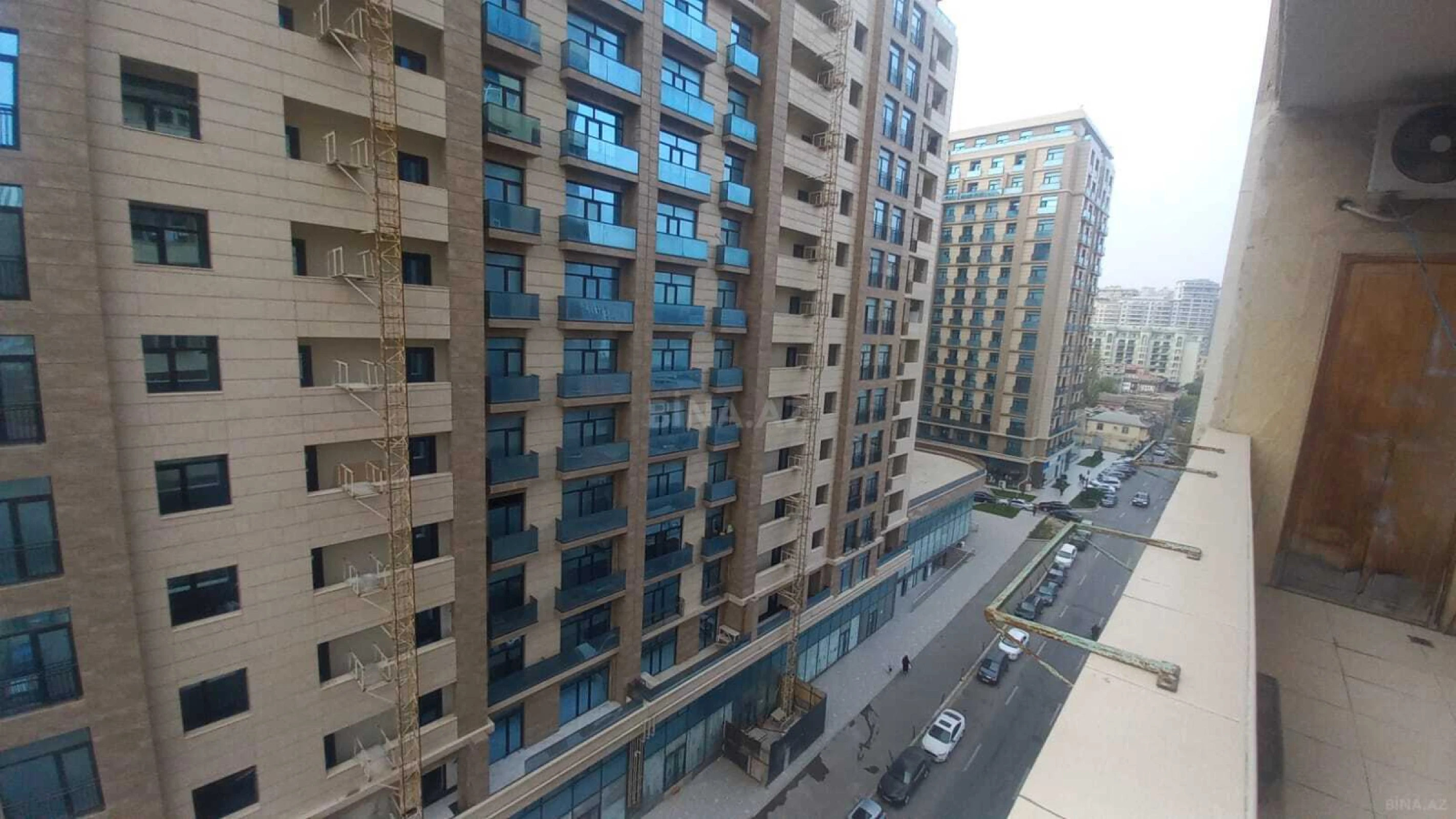 Satılır 3 otaqlı mənzil 128 m²
