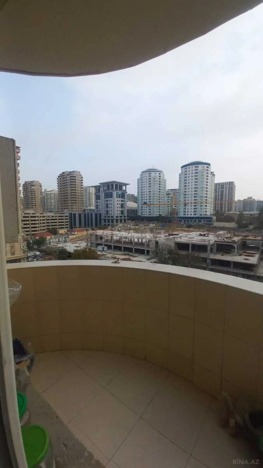 Satılır 3 otaqlı mənzil 128 m²