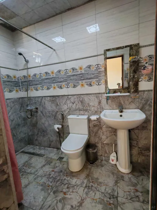 Satılır 5 otaqlı həyət evi 150 m²