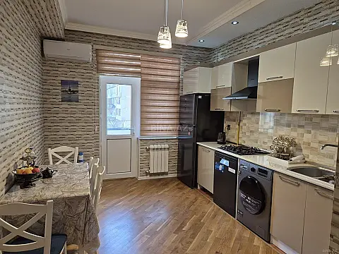 Kirayə verilir 3 otaqlı mənzil 125 m²