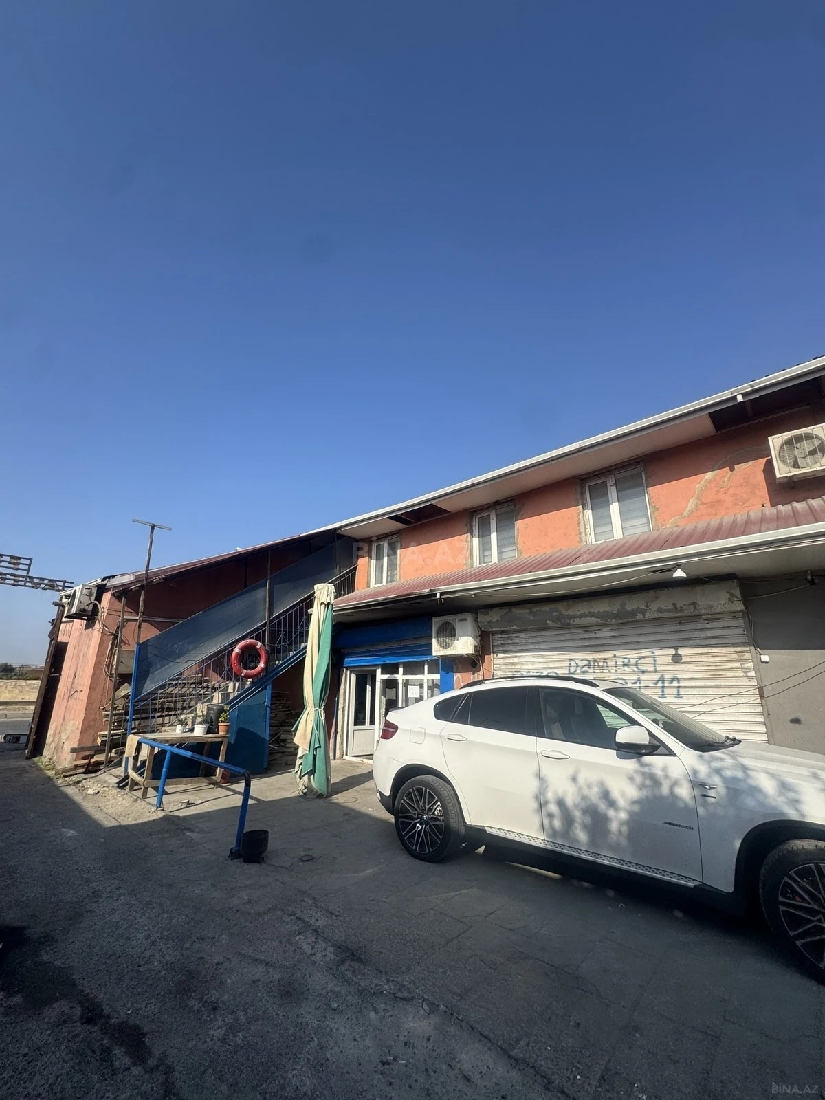 Satılır obyekt 700 m²