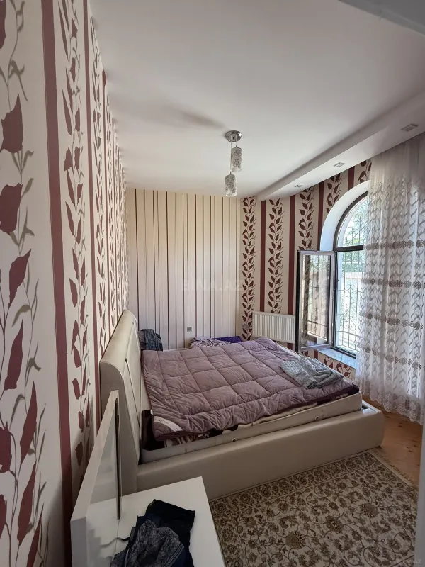 Satılır 7 otaqlı həyət evi 250 m²