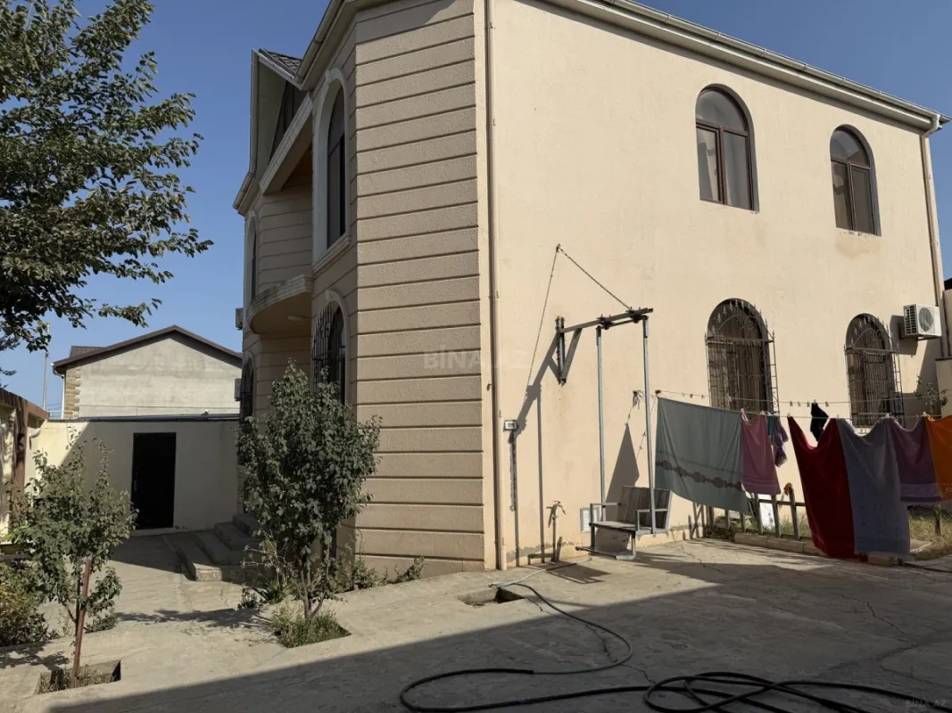 Satılır 7 otaqlı həyət evi 250 m²