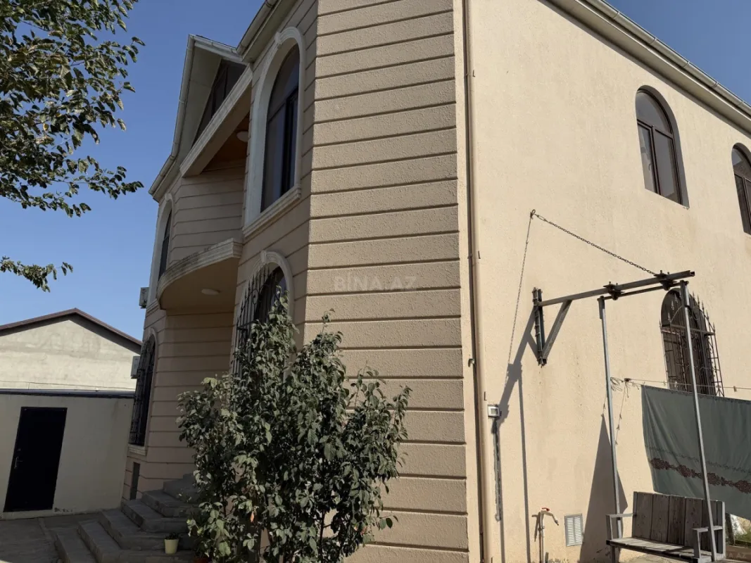 Satılır 7 otaqlı həyət evi 250 m²
