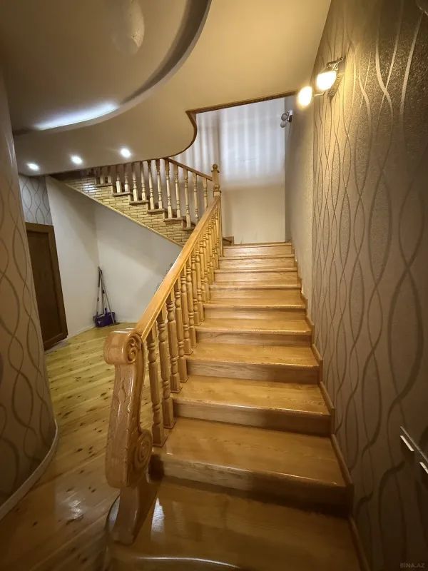 Satılır 7 otaqlı həyət evi 250 m²