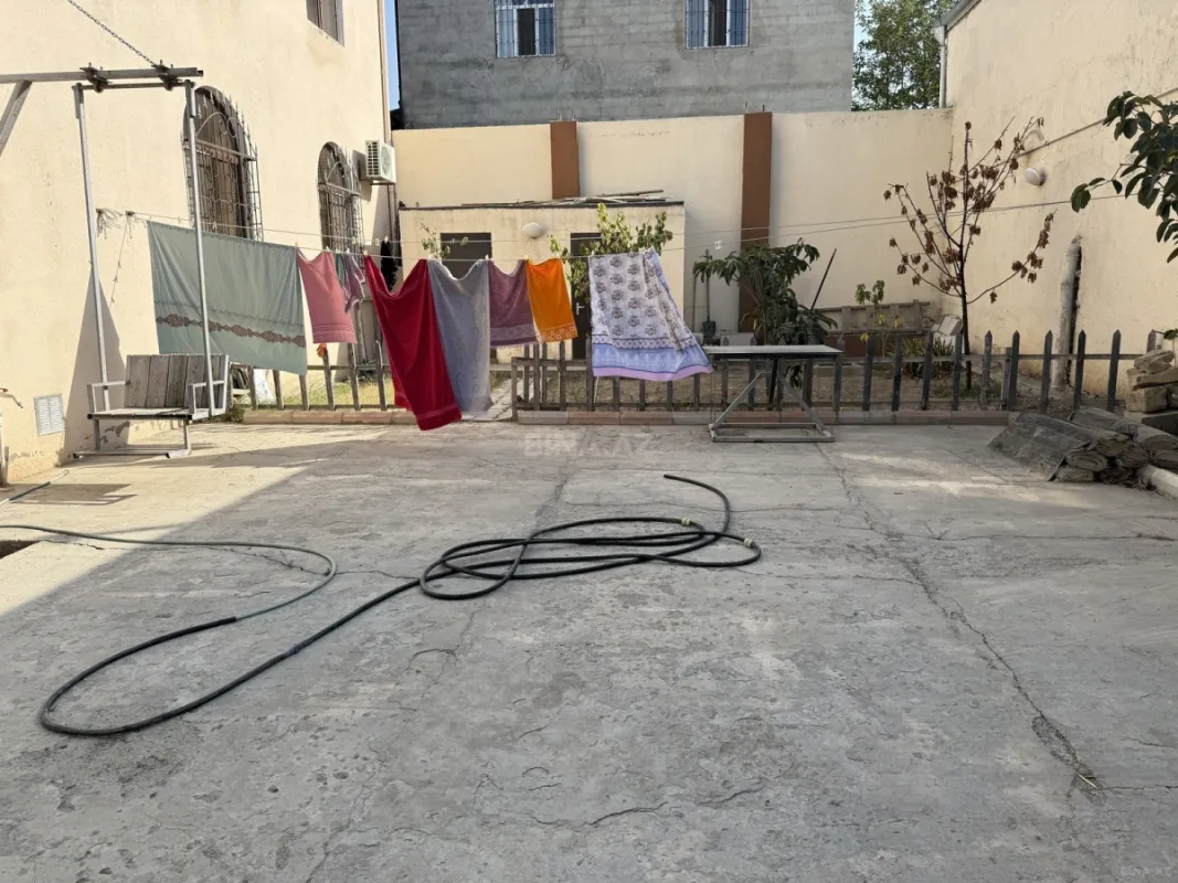 Satılır 7 otaqlı həyət evi 250 m²