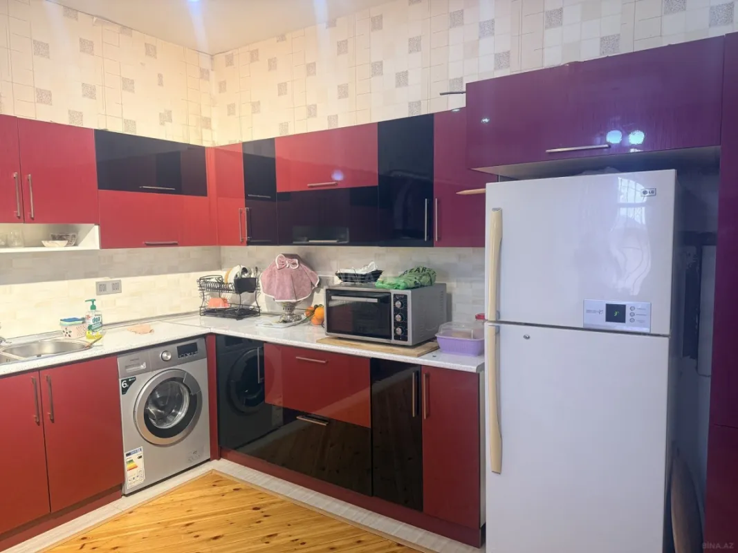 Satılır 7 otaqlı həyət evi 250 m²