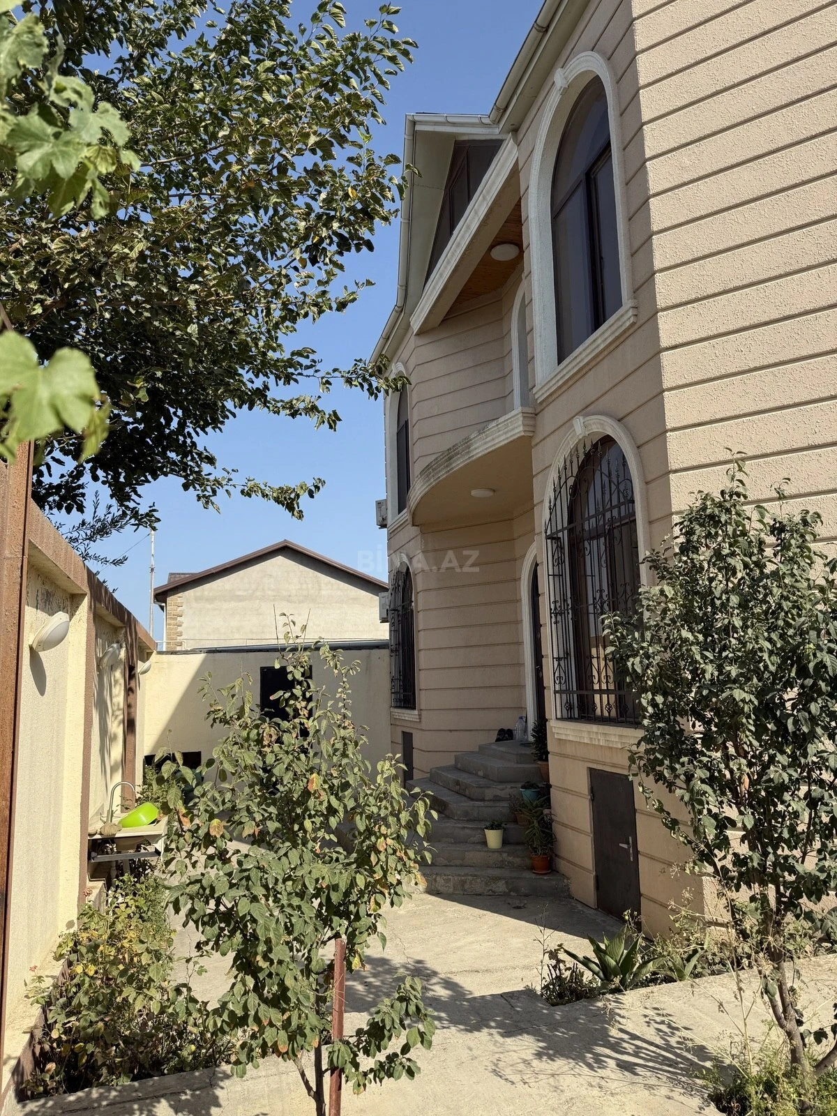 Satılır 7 otaqlı həyət evi 250 m²