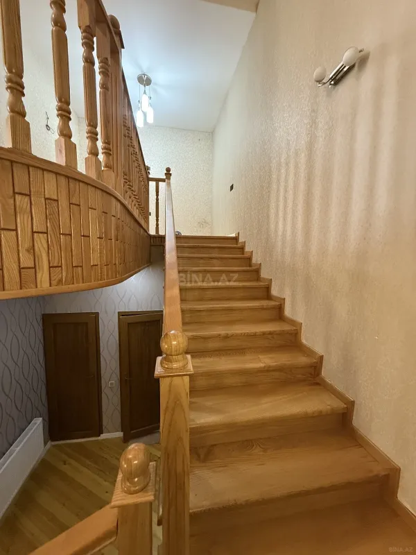 Satılır 7 otaqlı həyət evi 250 m²