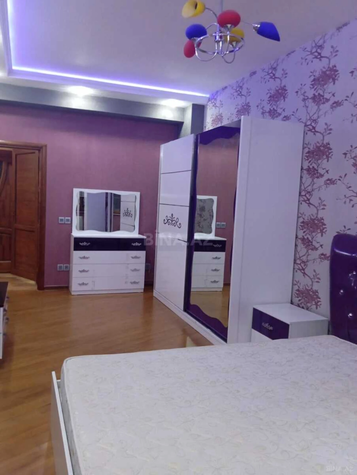 Kirayə verilir 2 otaqlı mənzil 96 m²