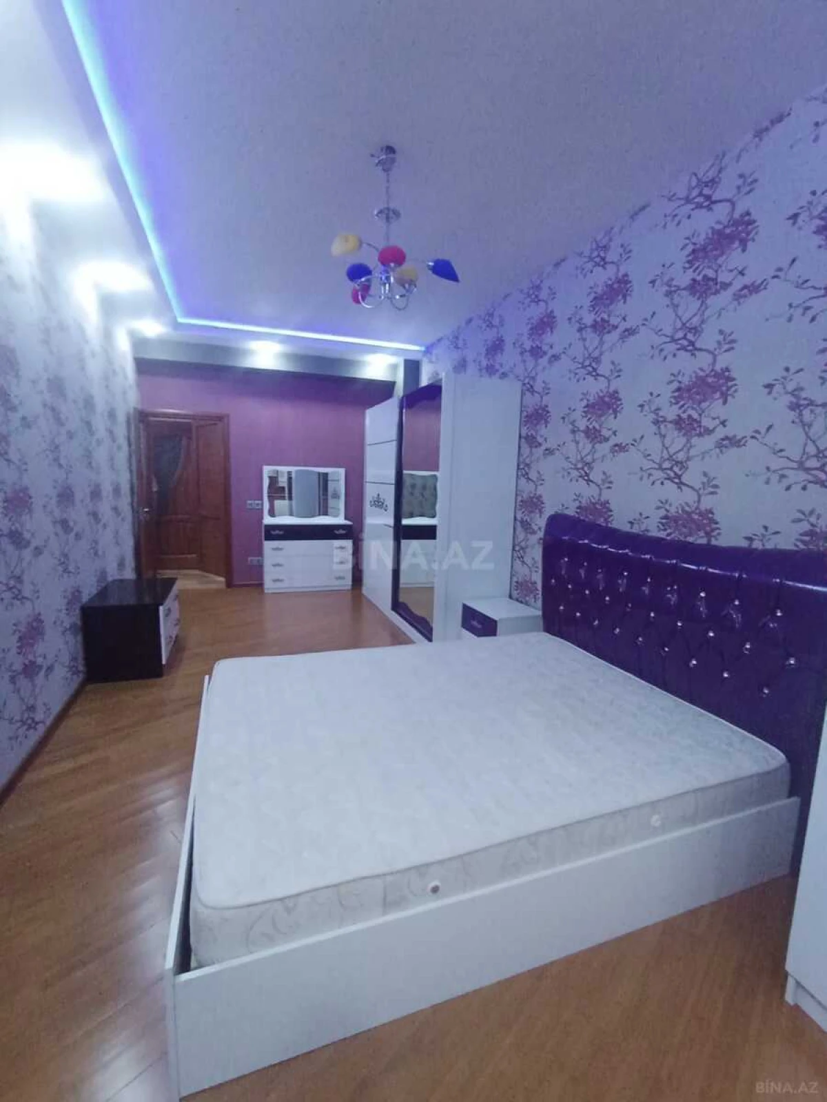 Kirayə verilir 2 otaqlı mənzil 96 m²