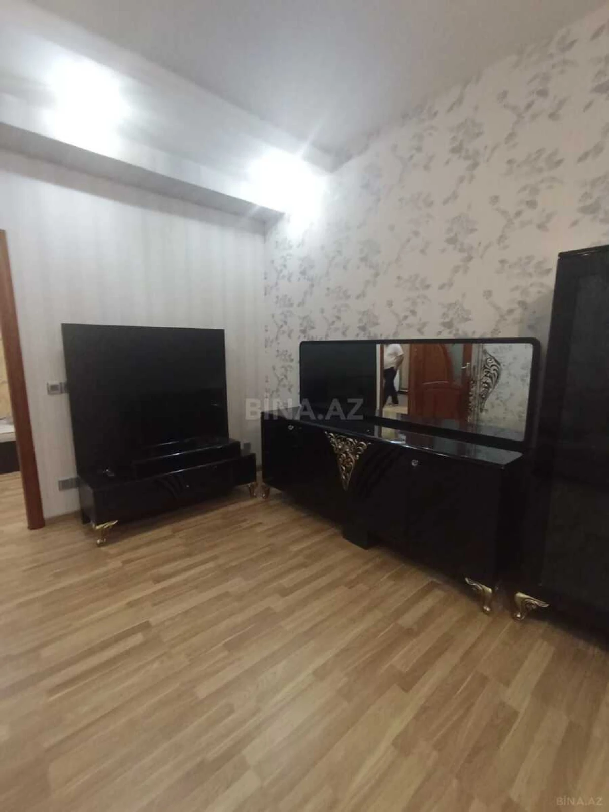 Kirayə verilir 2 otaqlı mənzil 96 m²