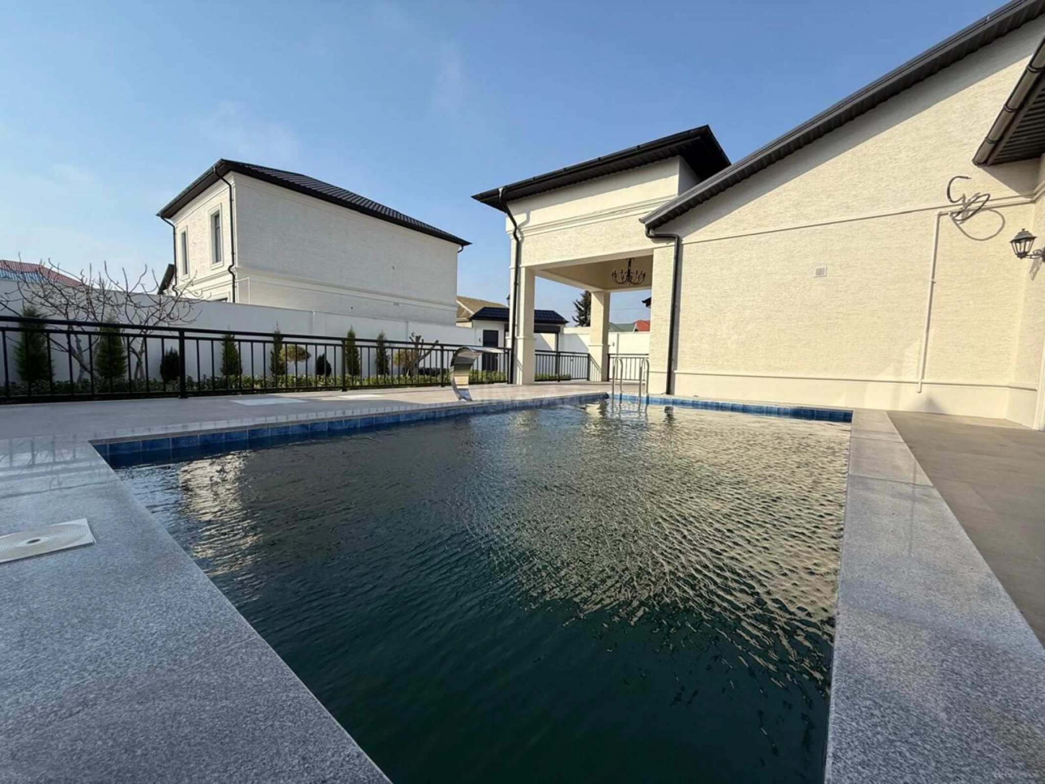 Satılır 4 otaqlı həyət evi 180 m²