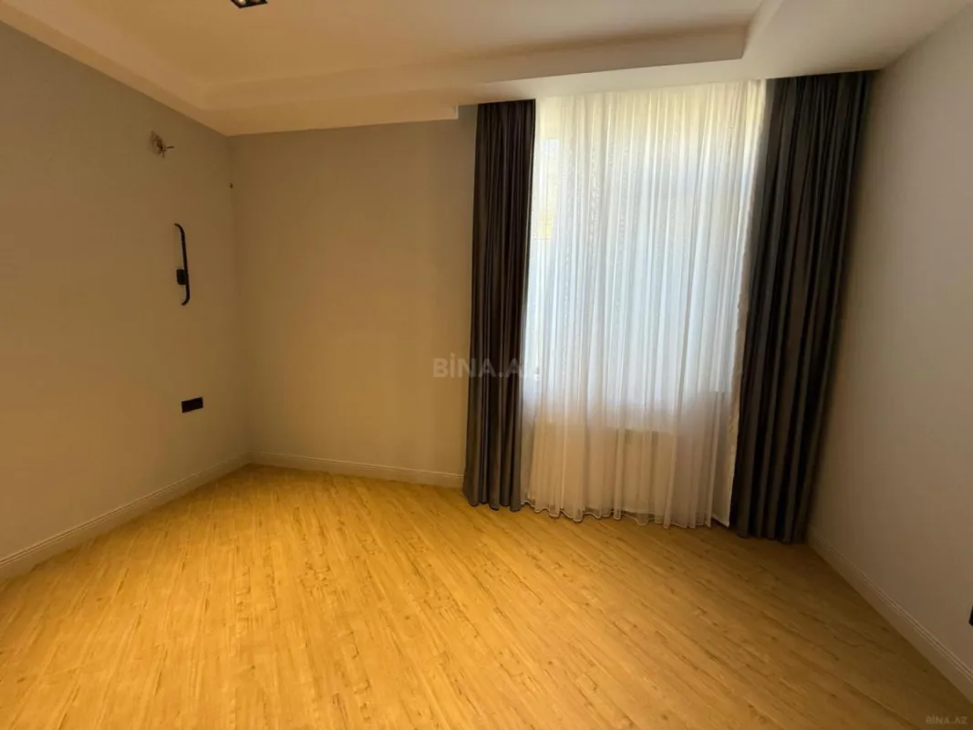 Satılır 4 otaqlı həyət evi 180 m²