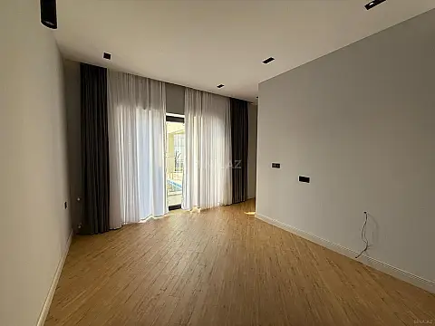 Satılır 4 otaqlı həyət evi 180 m²