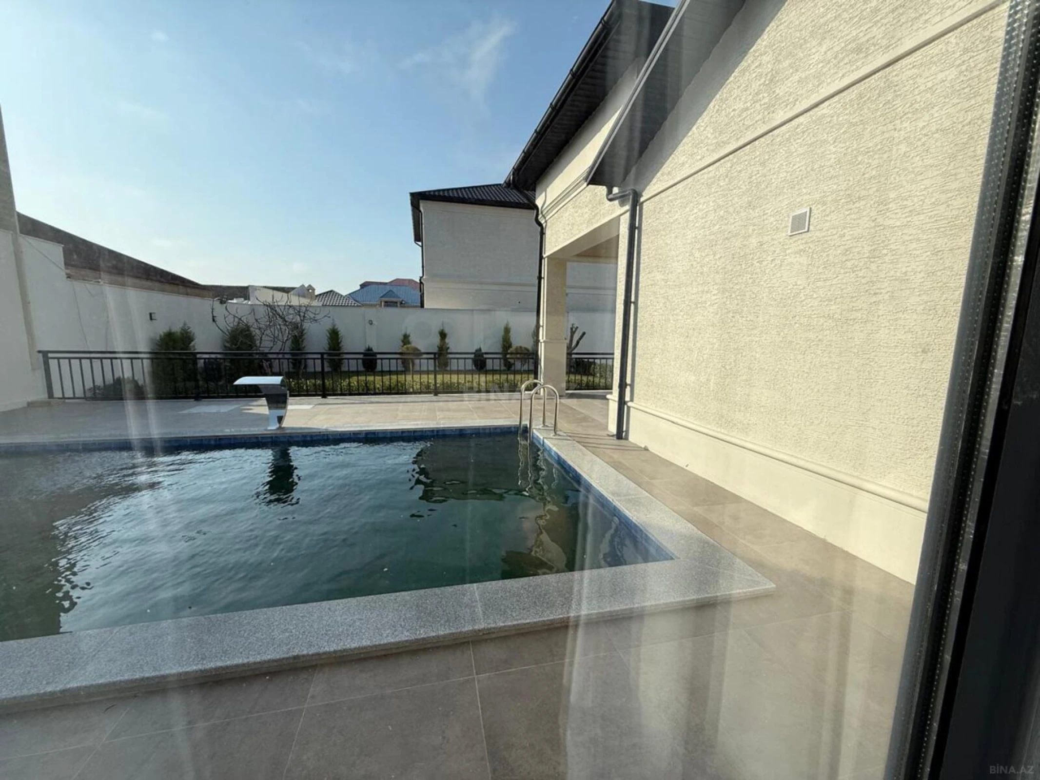 Satılır 4 otaqlı həyət evi 180 m²