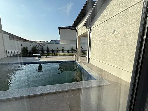 Satılır 4 otaqlı həyət evi 180 m²