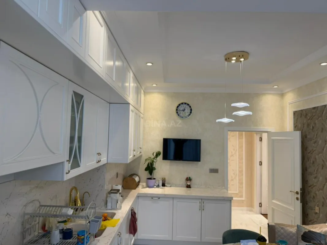 Satılır 3 otaqlı mənzil 128 m²