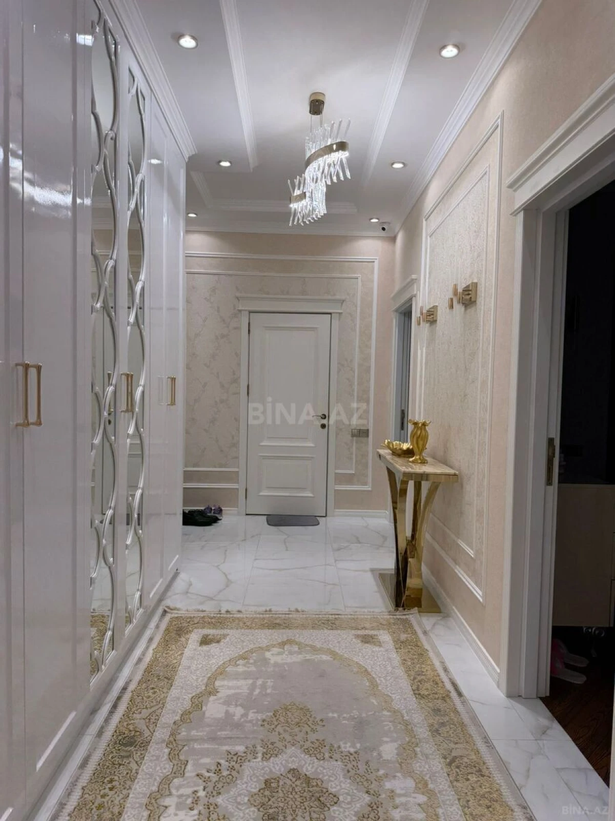 Satılır 3 otaqlı mənzil 128 m²