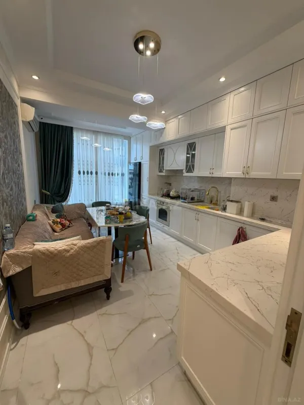 Satılır 3 otaqlı mənzil 128 m²